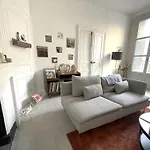 Ecusson - Duplex Lumineux Et Climatise Dans Particulier *