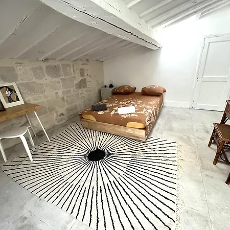 Ecusson - Duplex Lumineux Et Climatise Dans Particulier *