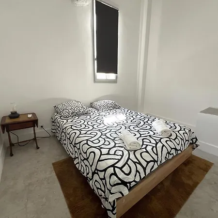 Ecusson - Duplex Lumineux Et Climatise Dans Particulier Apartment