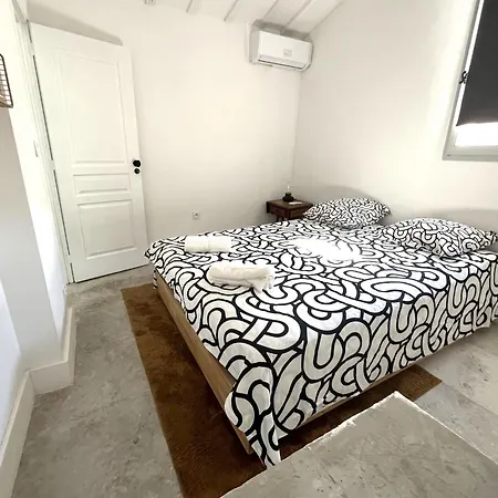 Ecusson - Duplex Lumineux Et Climatise Dans Particulier Montpellier
