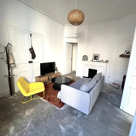 Ecusson - Duplex Lumineux Et Climatise Dans Particulier Montpellier