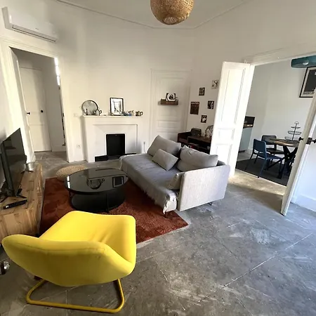 Ecusson - Duplex Lumineux Et Climatise Dans Particulier Apartment