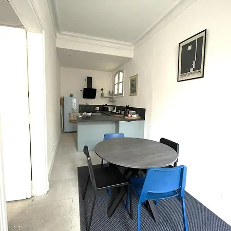 Ecusson - Duplex Lumineux Et Climatise Dans Particulier Apartment *