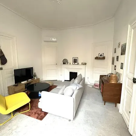 Apartment Ecusson - Duplex Lumineux Et Climatise Dans Particulier *