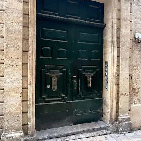 Ecusson - Duplex Lumineux Et Climatise Dans Particulier Montpellier