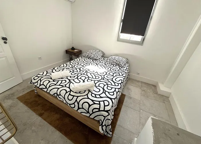 Ecusson - Duplex Lumineux Et Climatise Dans Particulier