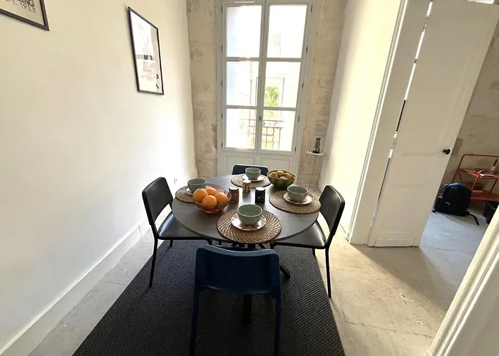 Ecusson - Duplex Lumineux Et Climatise Dans Particulier